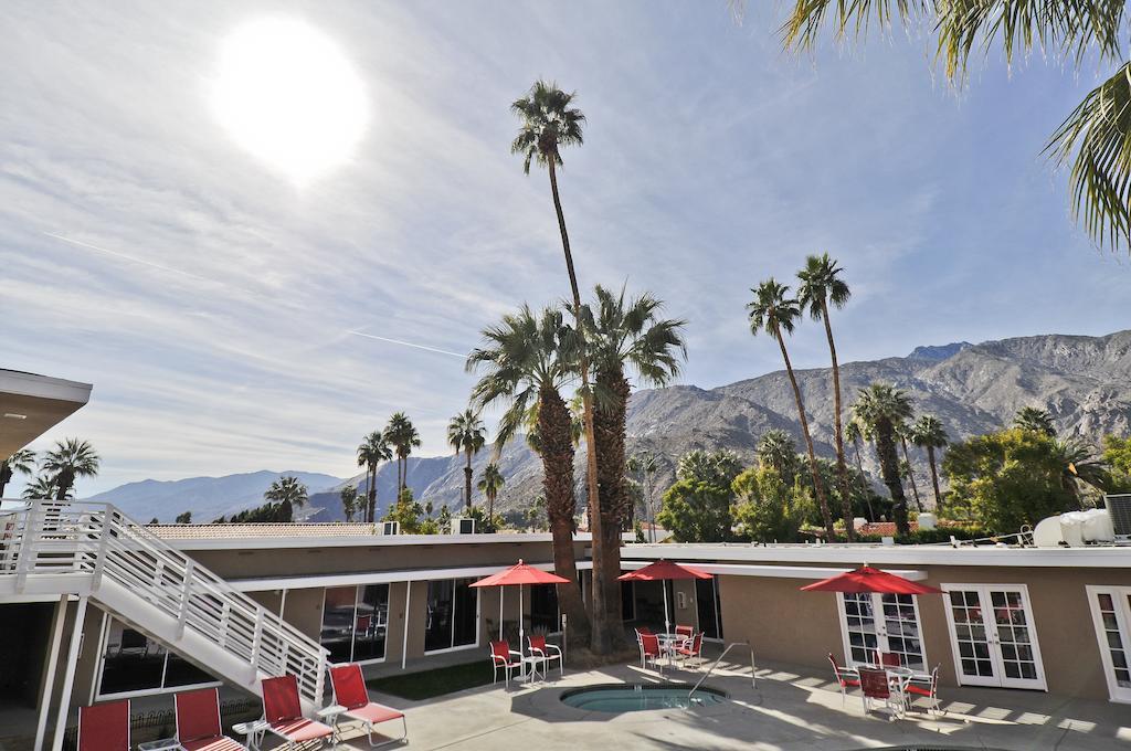 بالم سبرينغس Bearfoot Inn - Clothing Optional Hotel For Gay Men المظهر الخارجي الصورة