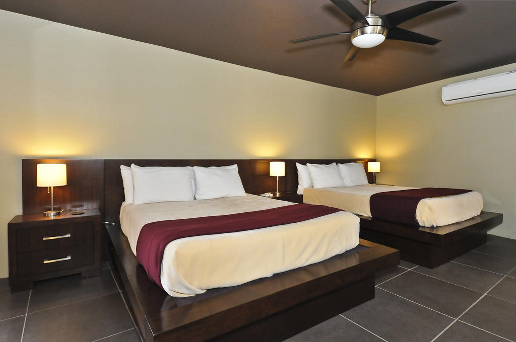 بالم سبرينغس Bearfoot Inn - Clothing Optional Hotel For Gay Men المظهر الخارجي الصورة