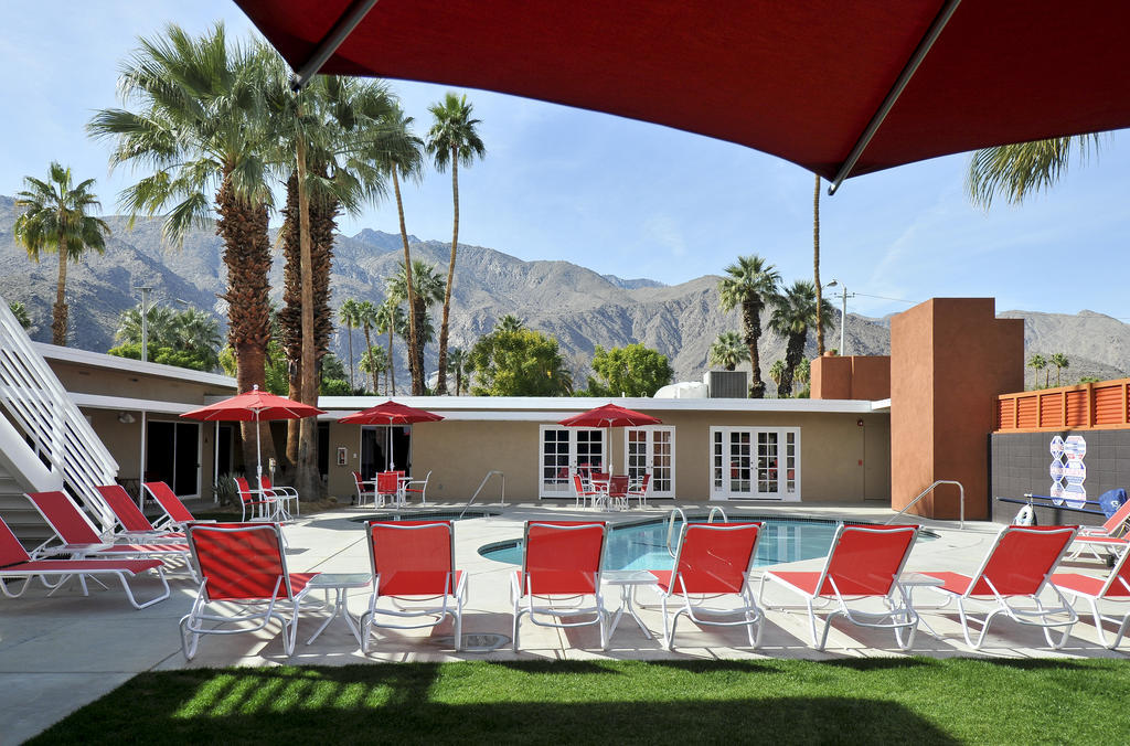 بالم سبرينغس Bearfoot Inn - Clothing Optional Hotel For Gay Men المظهر الخارجي الصورة