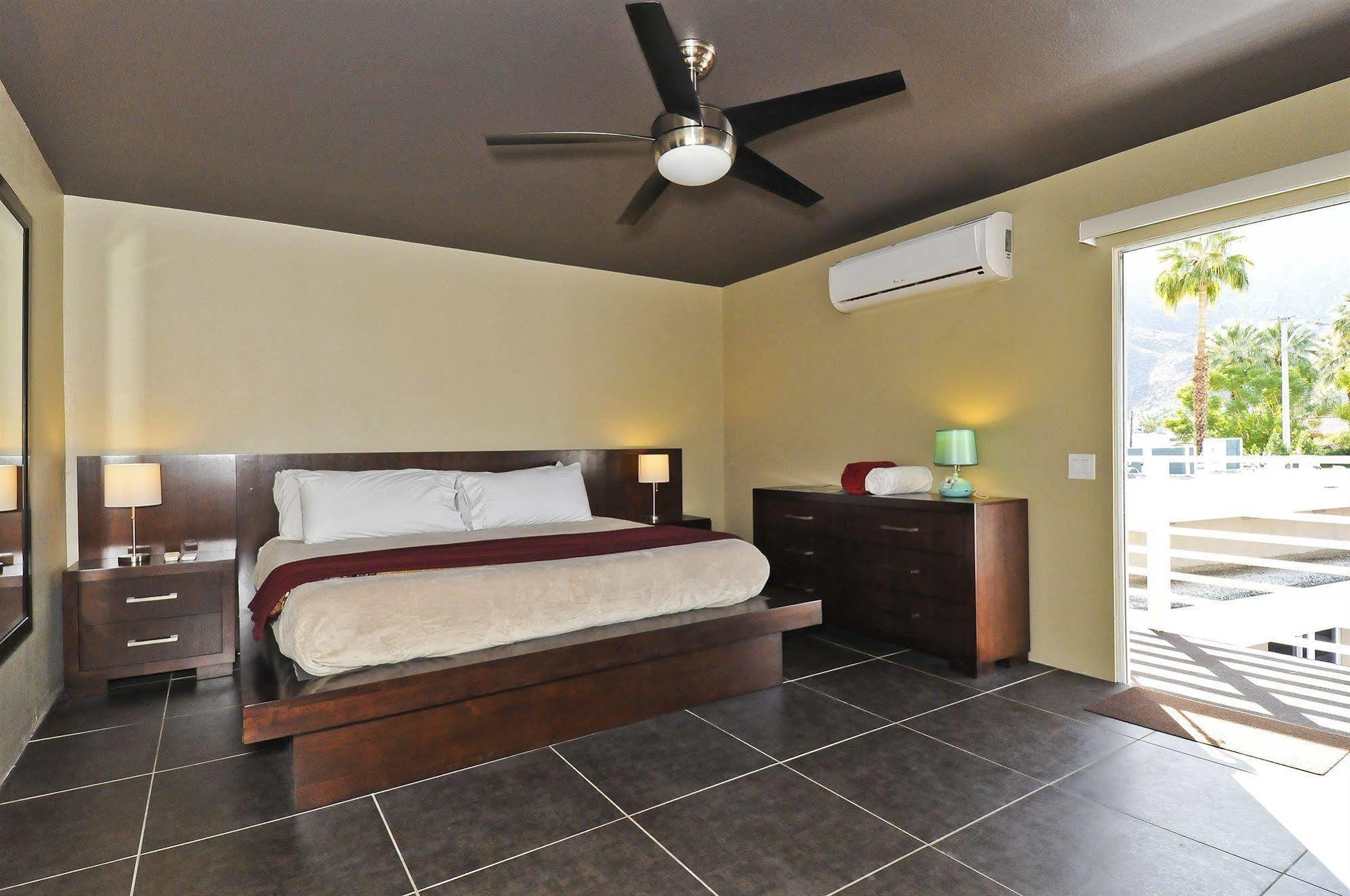 بالم سبرينغس Bearfoot Inn - Clothing Optional Hotel For Gay Men المظهر الخارجي الصورة