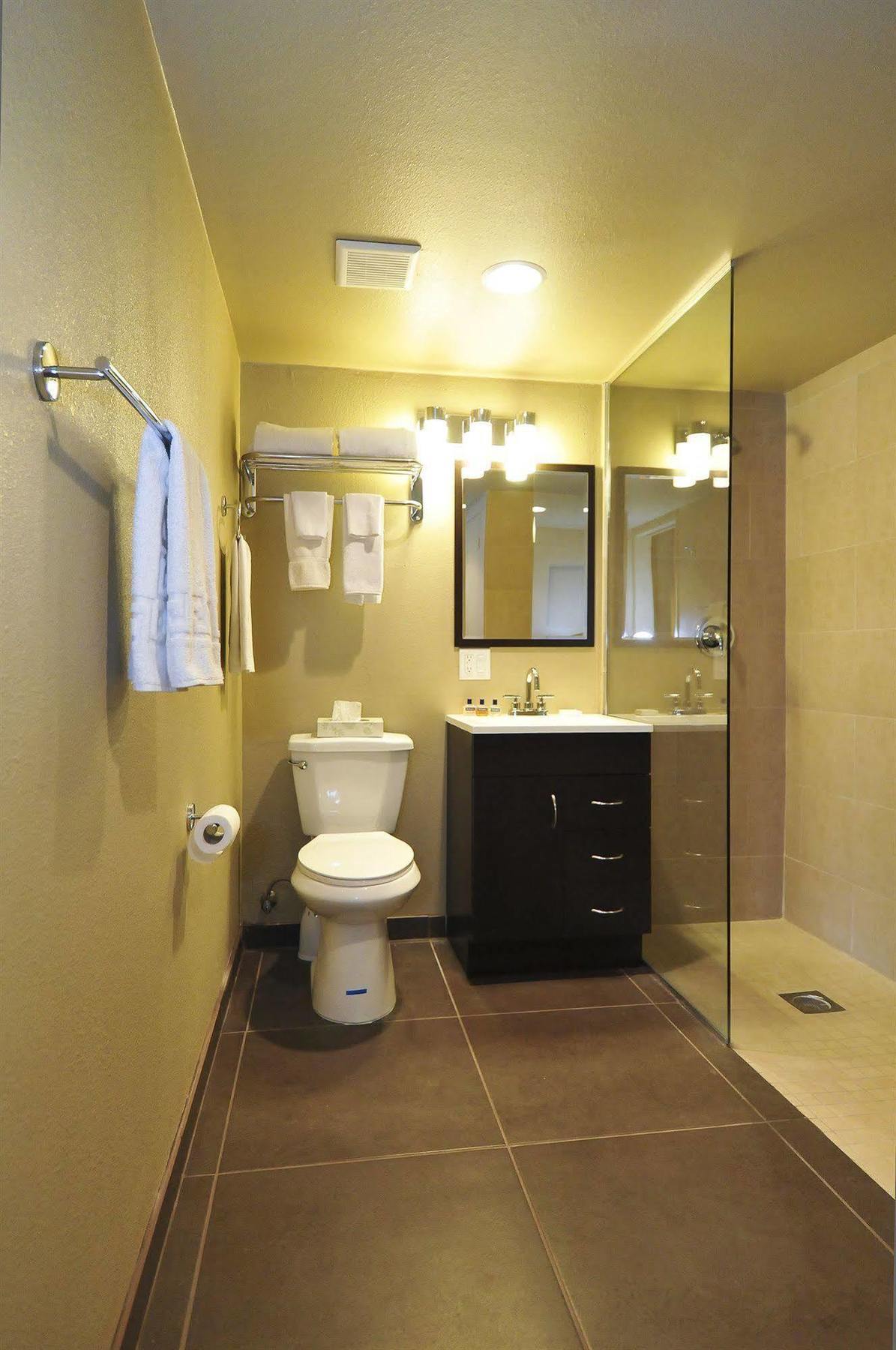 بالم سبرينغس Bearfoot Inn - Clothing Optional Hotel For Gay Men المظهر الخارجي الصورة