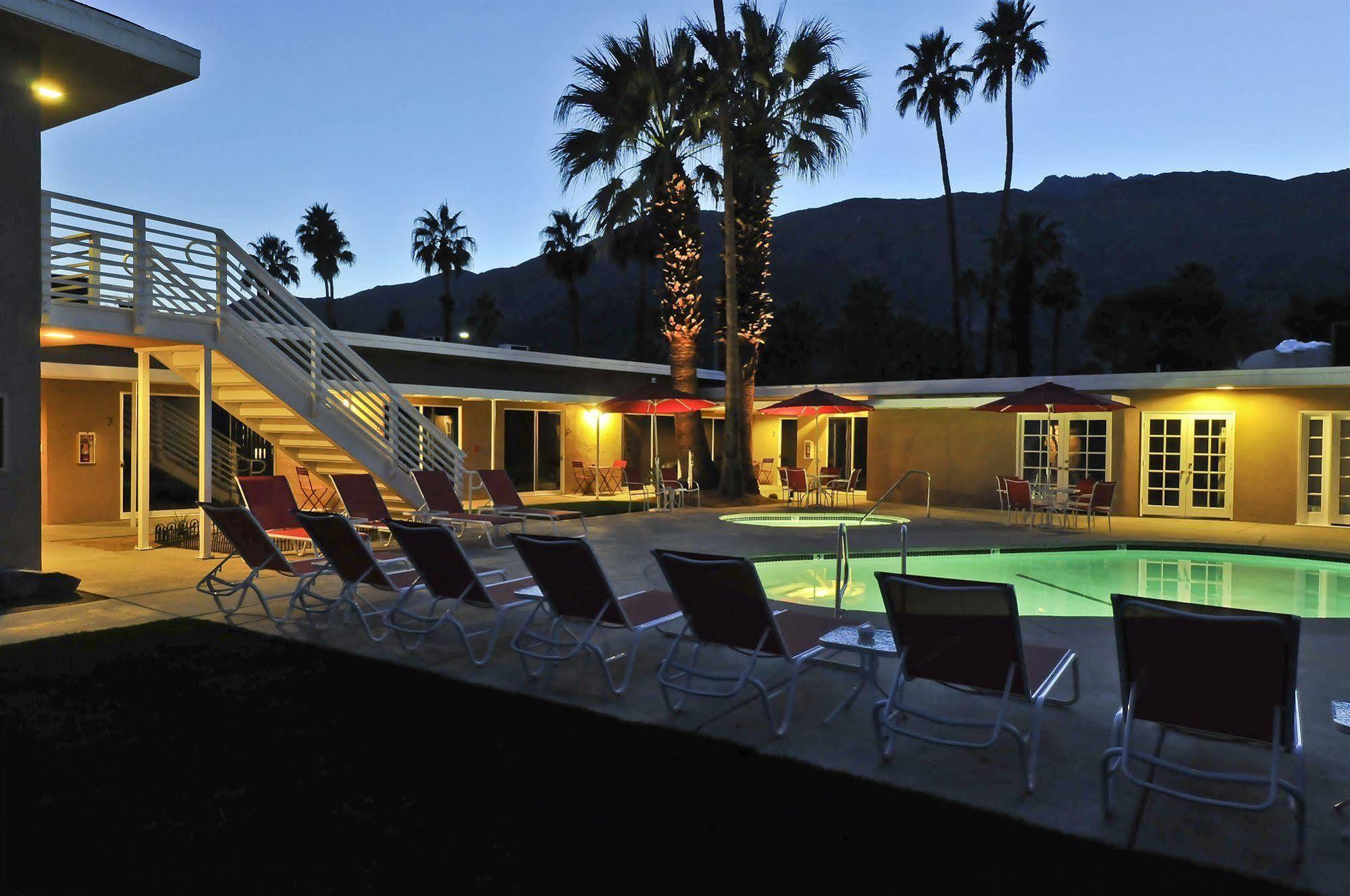 بالم سبرينغس Bearfoot Inn - Clothing Optional Hotel For Gay Men المظهر الخارجي الصورة