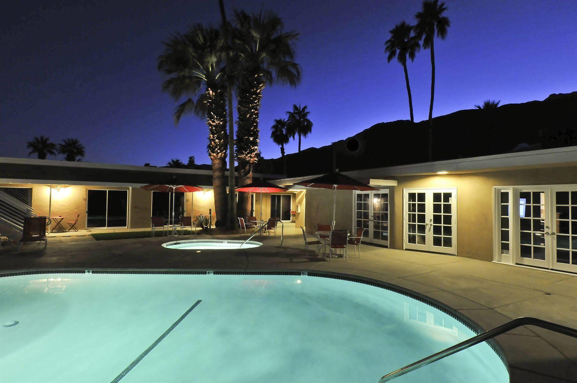 بالم سبرينغس Bearfoot Inn - Clothing Optional Hotel For Gay Men المظهر الخارجي الصورة