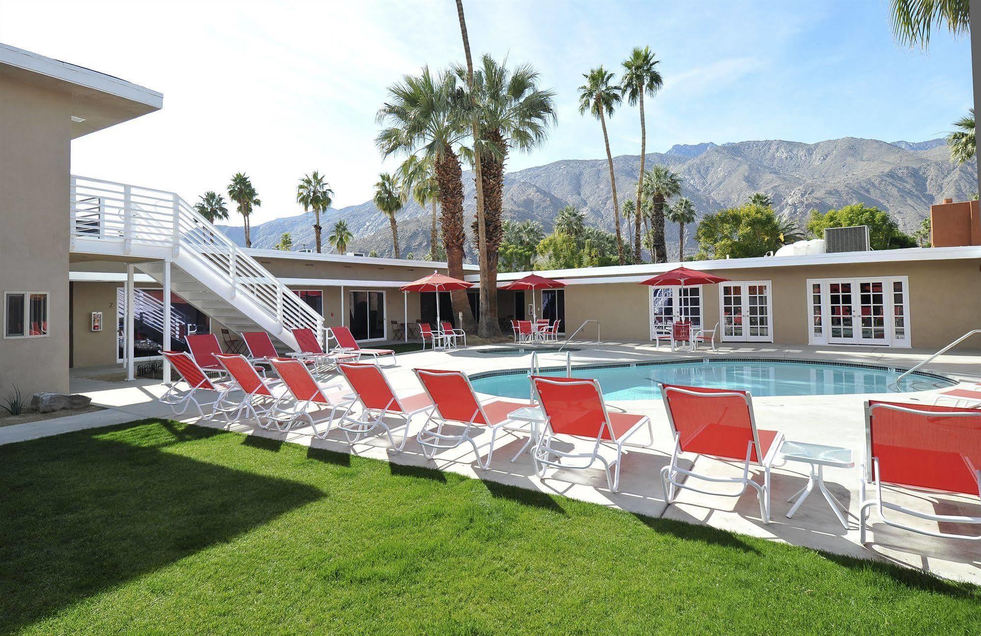 بالم سبرينغس Bearfoot Inn - Clothing Optional Hotel For Gay Men المظهر الخارجي الصورة
