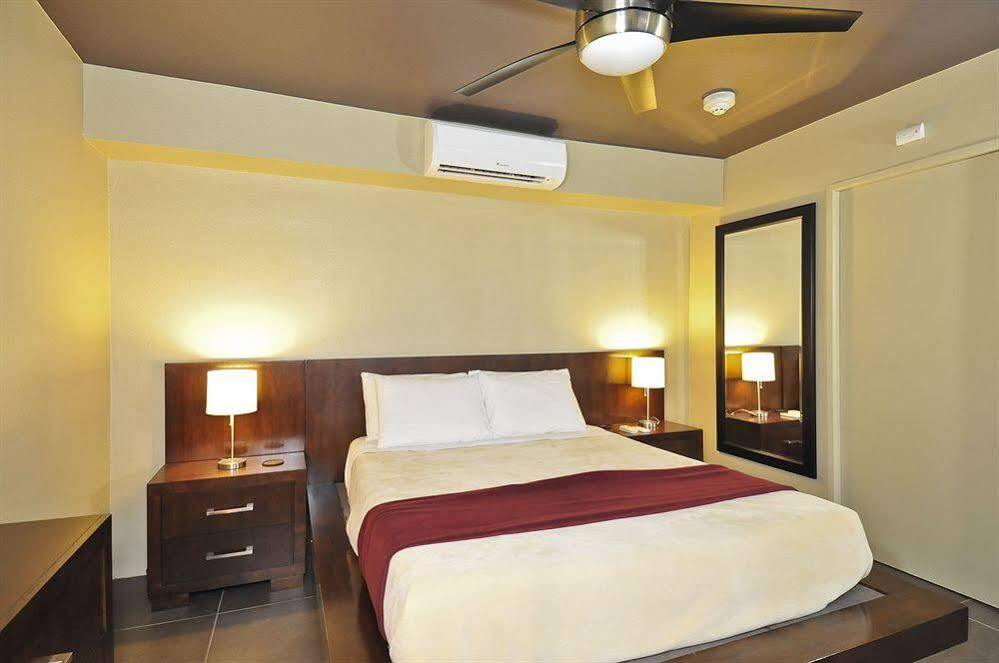 بالم سبرينغس Bearfoot Inn - Clothing Optional Hotel For Gay Men المظهر الخارجي الصورة